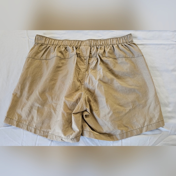 MAGELLAN Outdoors Women's Tan Shorts with Packets Elastic Waist Size M - Picture 5 of 11